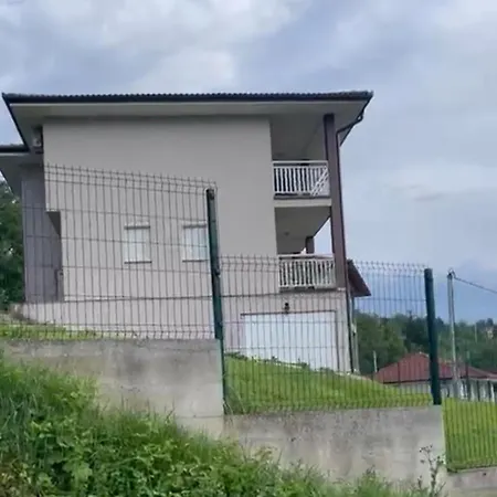 3 Bedrooms Vila