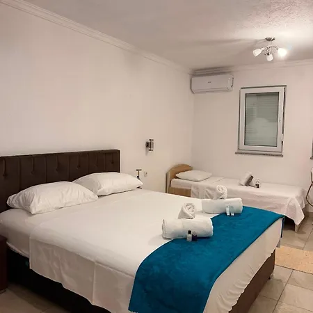 3 Bedrooms Vila