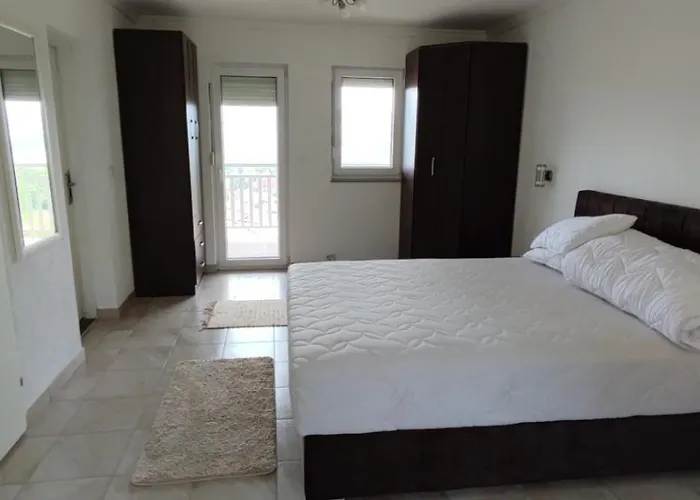 Villa 3 Bedrooms *
